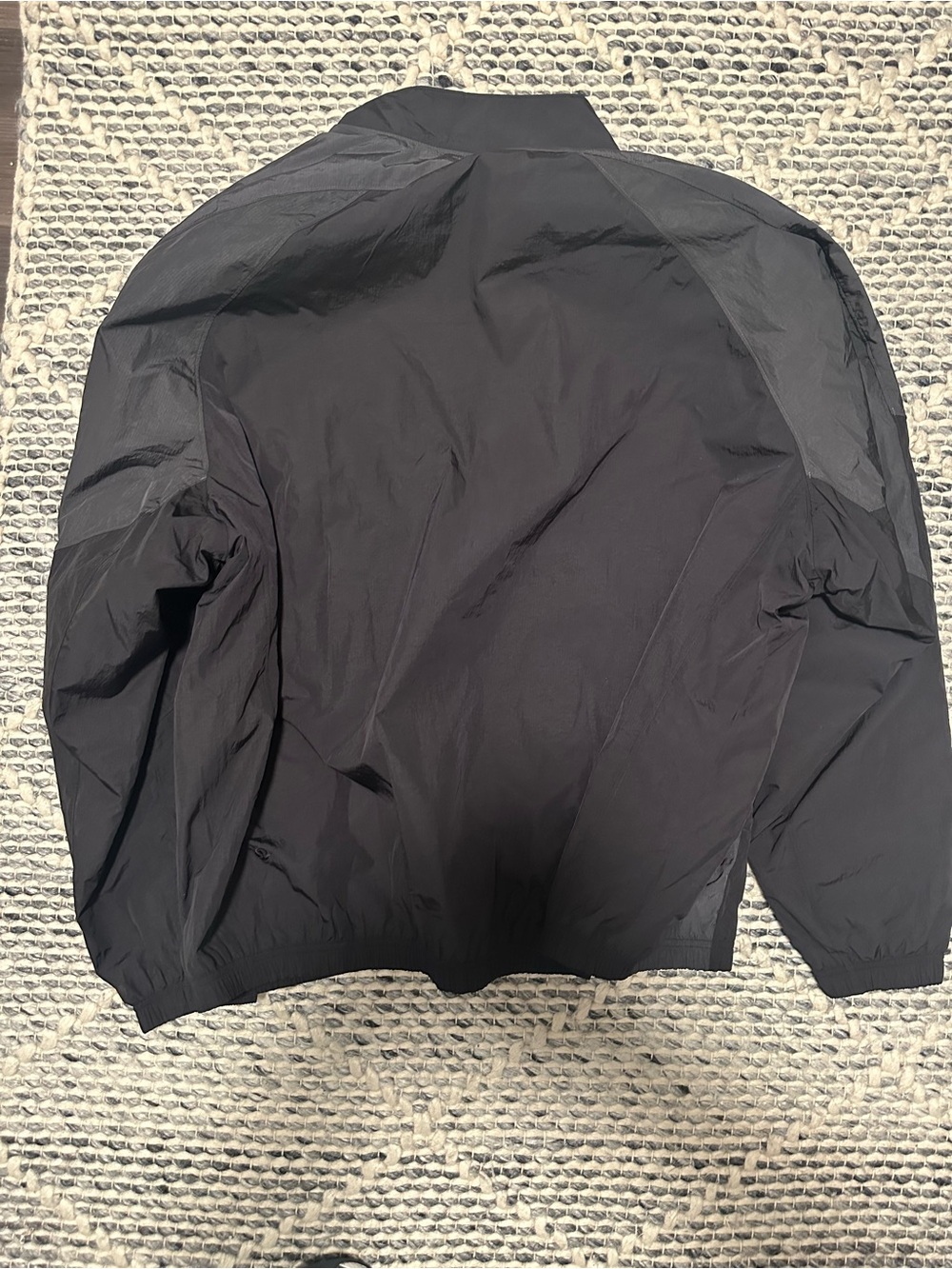 lululemon athletica Men's Black Windbreaker with Dark Gray Panels - Picture 2 of 4